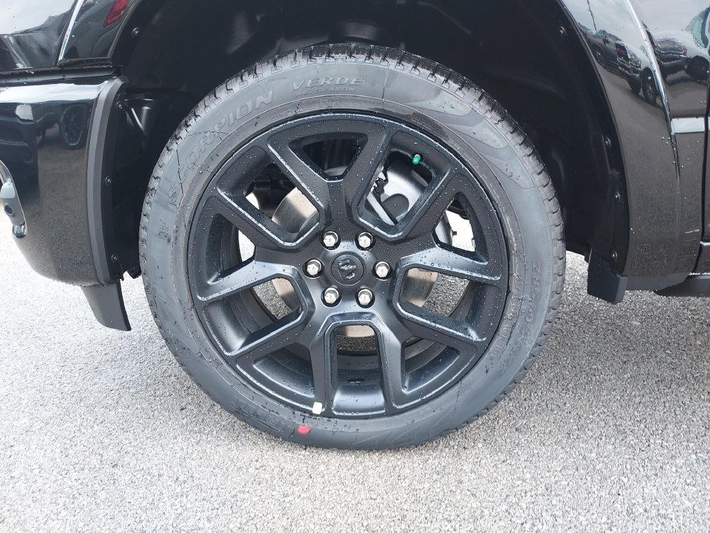 New 2027 Diamond Black Crystal Pearl-Coat Exterior Paint RAM Limited image 10