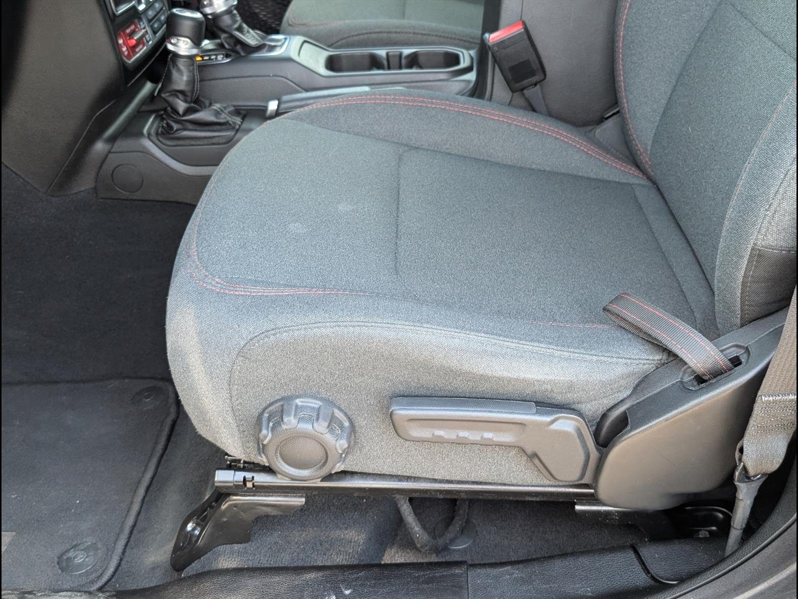2025 Jeep Wrangler 4-Door Rubicon - Photo 10