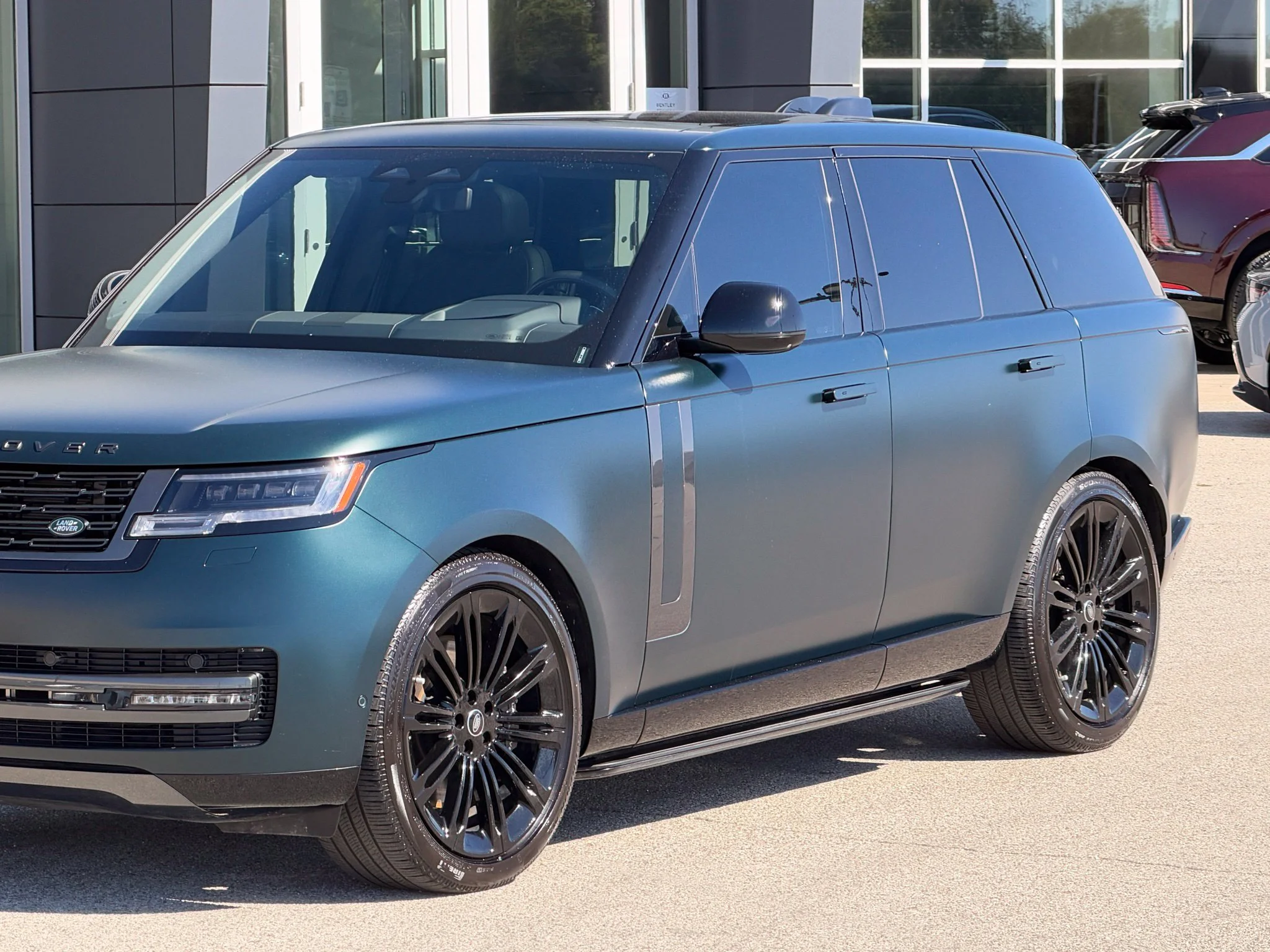 Used 2025 Green Land Rover SE image 12
