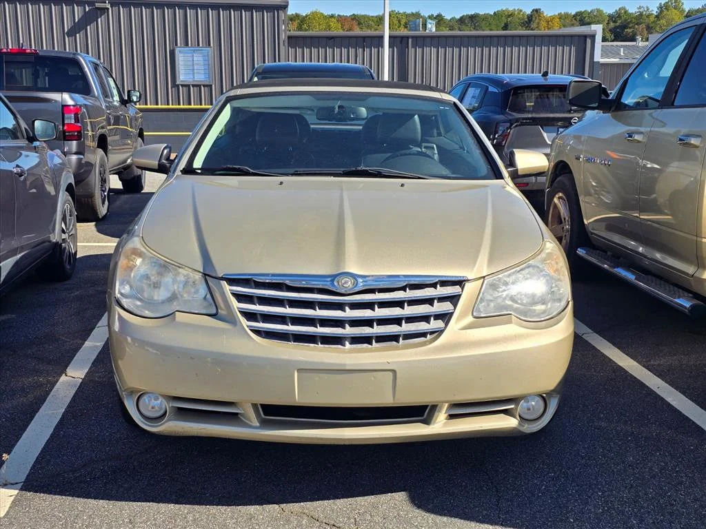 Used 2010 Gold Chrysler Touring image 8