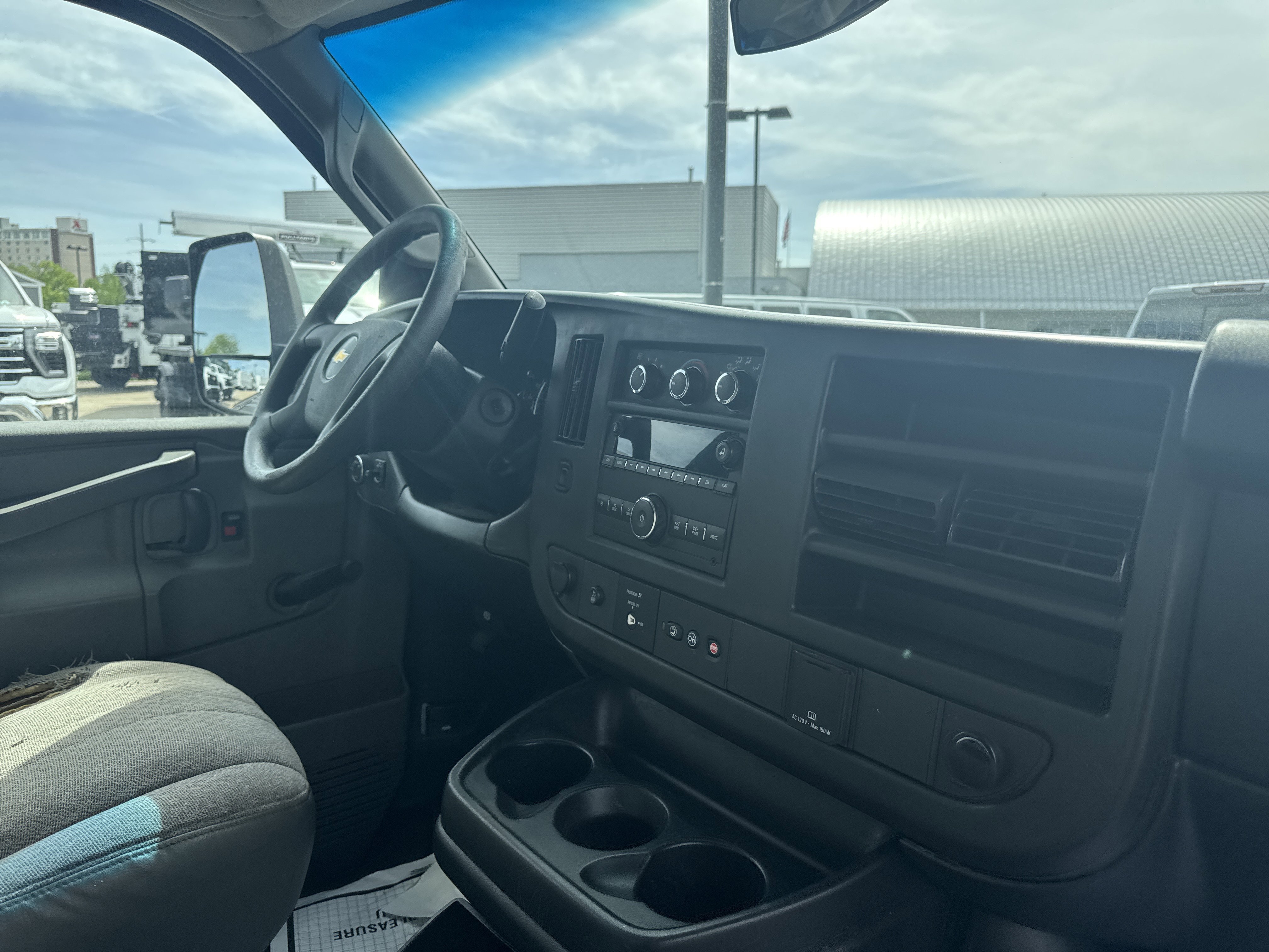 Used 2018 Summit White Chevrolet  image 12