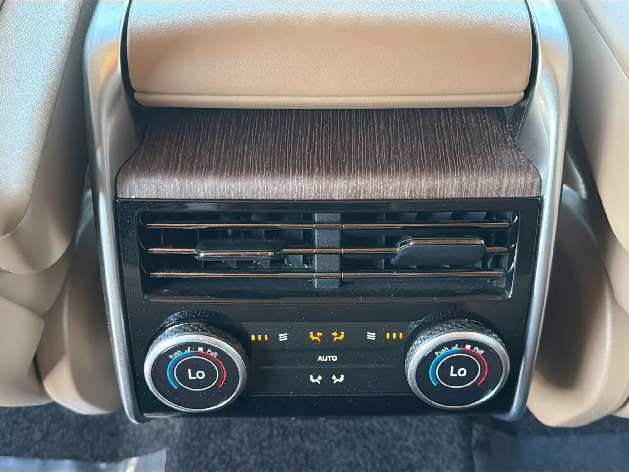 Used 2024 Sunset Gold SV Bespoke Ultra Metallic Satin Land Rover SE image 20