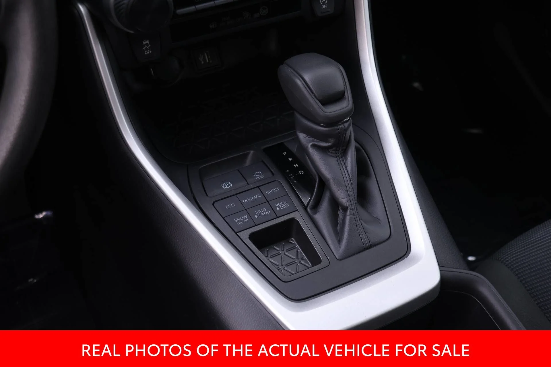 2024 Toyota RAV4 LE - Photo 12
