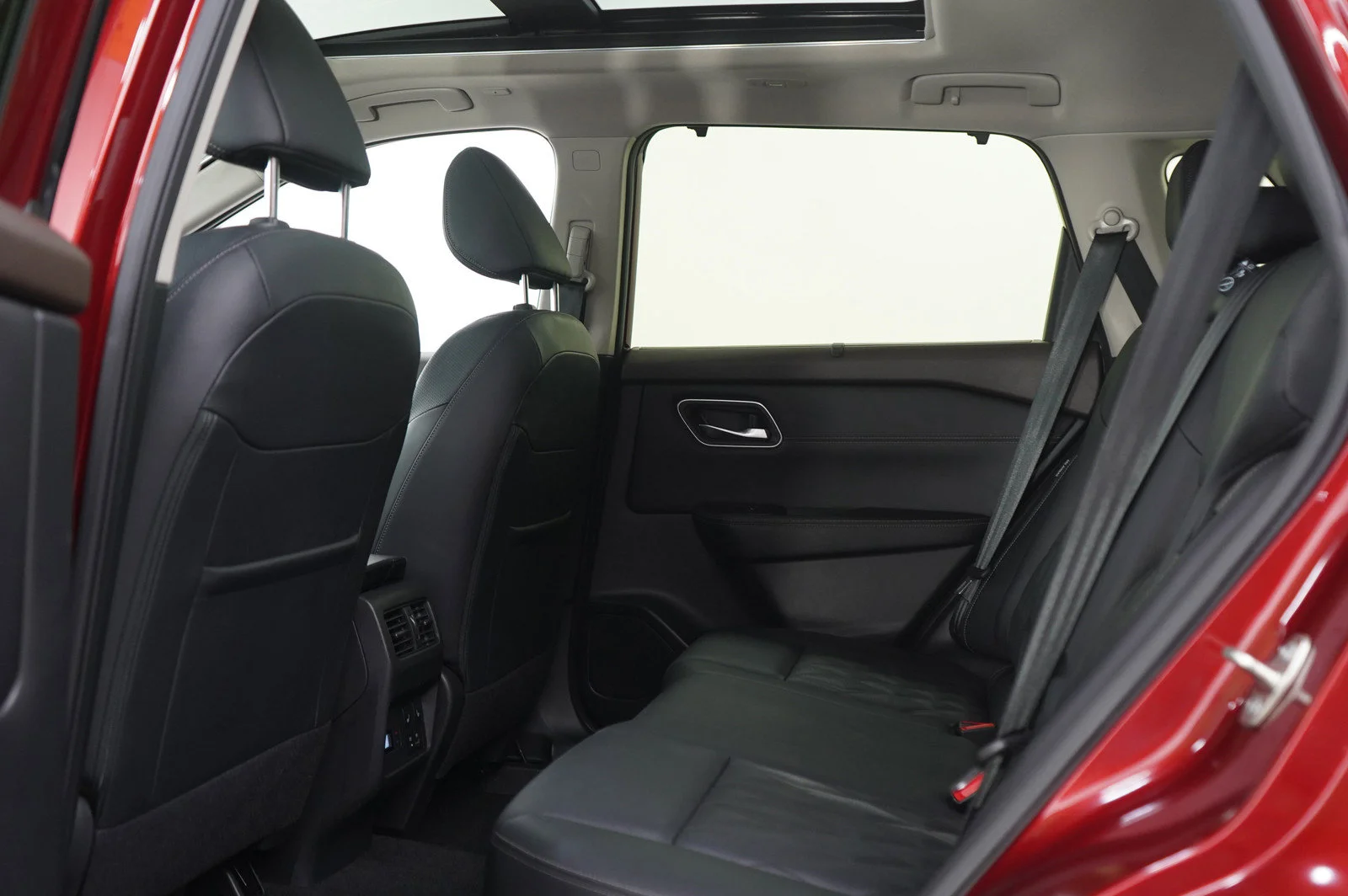 Used 2023 Scarlet Ember Tintcoat Nissan Platinum image 19