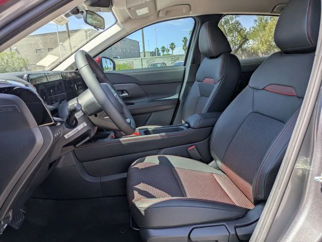 New 2026 Gun Metallic / Scarlet Ember Tintcoat Two-tone Nissan SR image 6