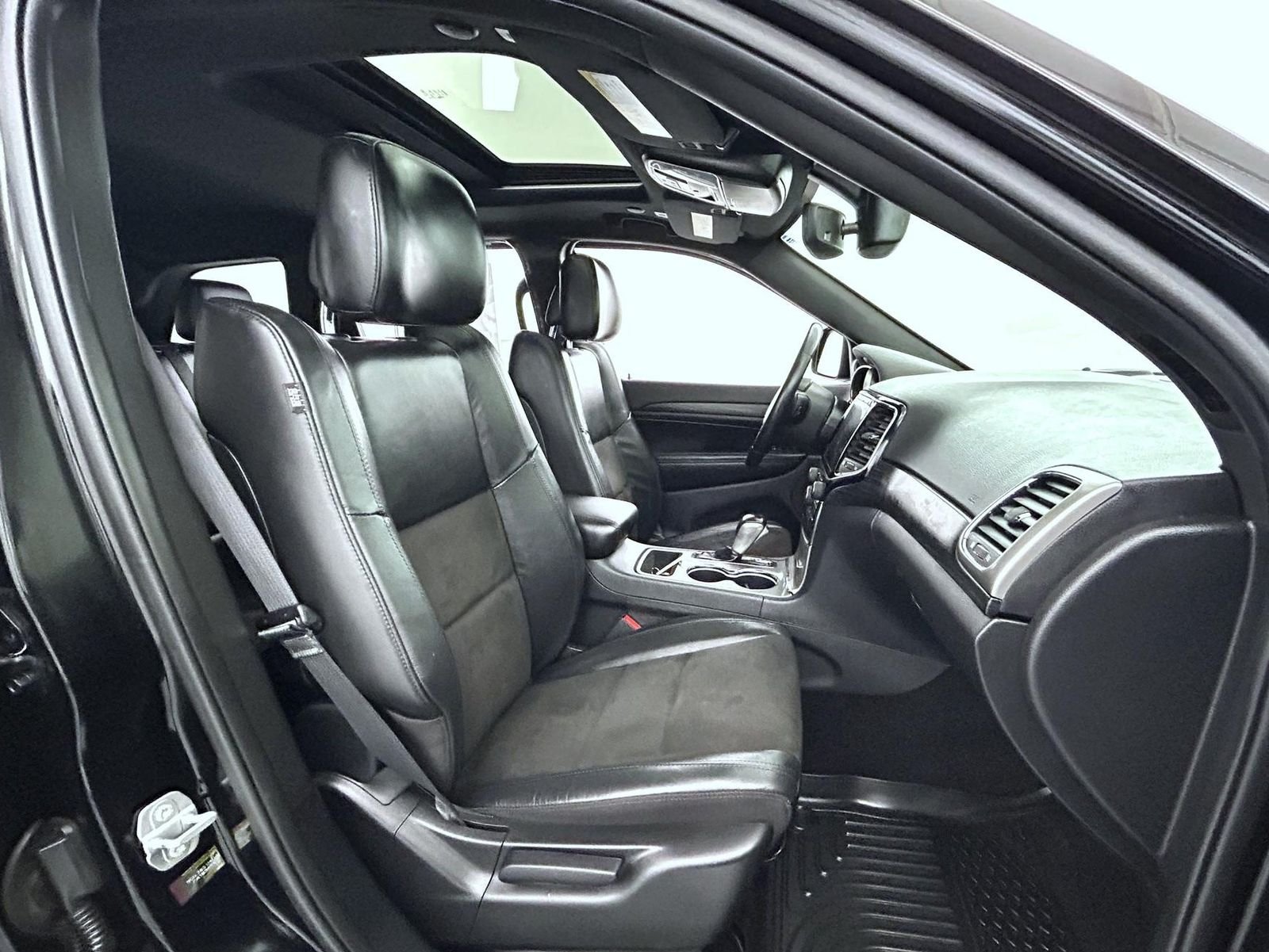 Used 2020 Black Jeep Altitude image 15