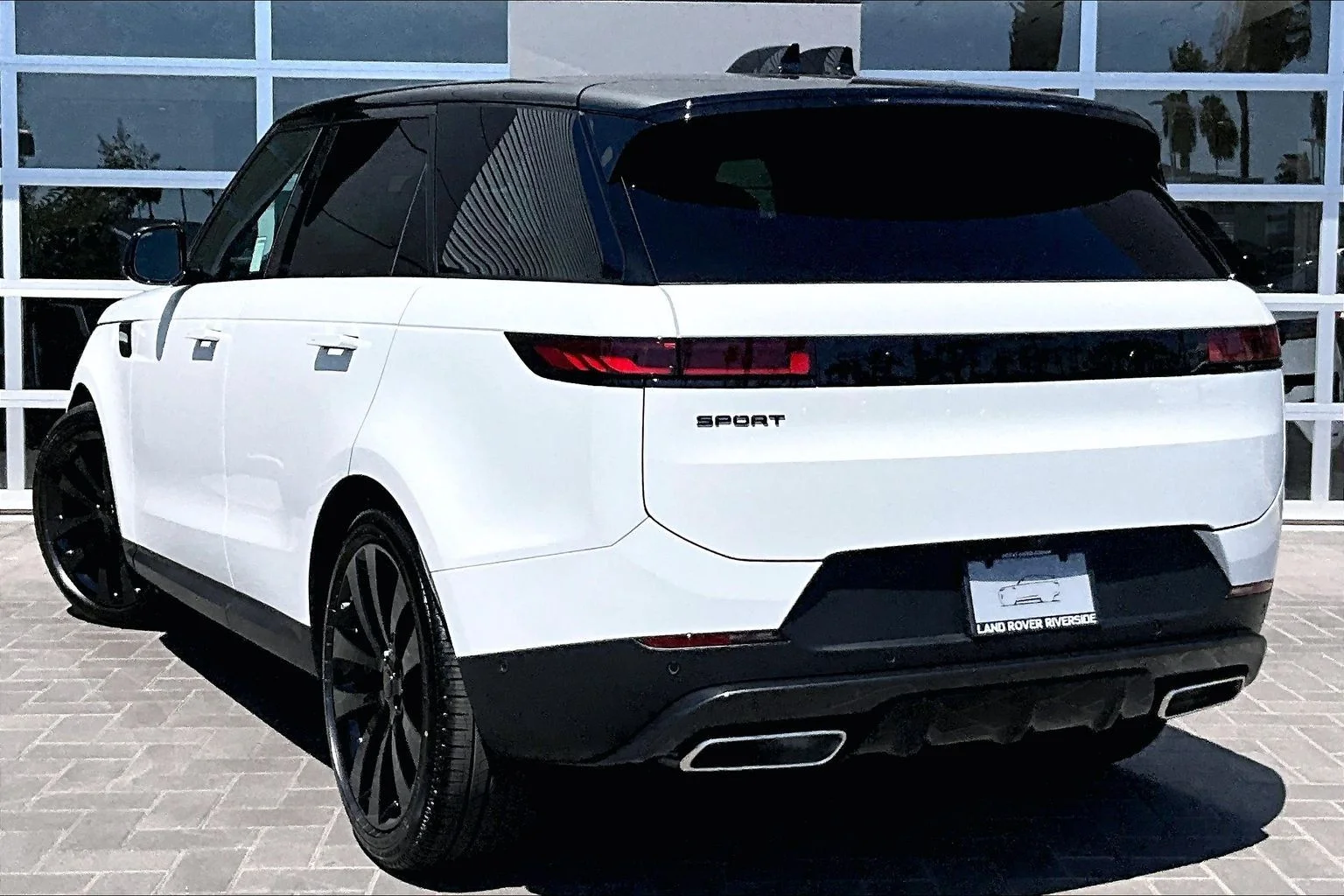 New 2026 Fuji White Land Rover SE image 3