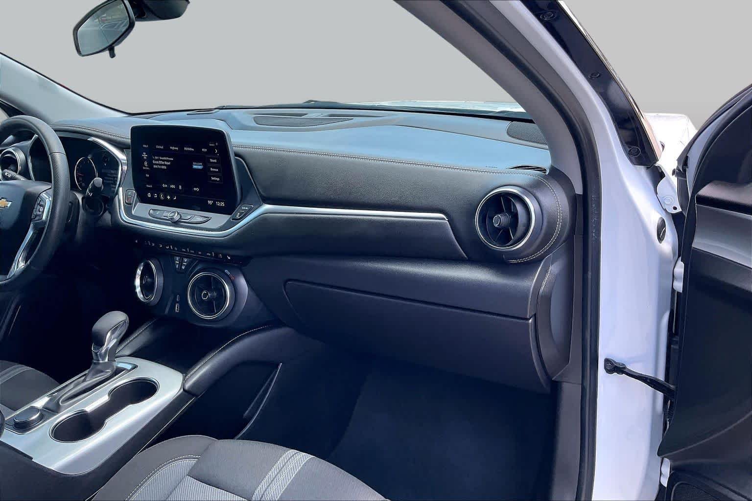 Used 2025 Summit White Chevrolet LT image 18
