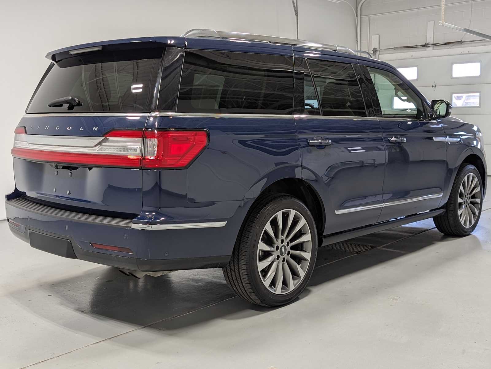 Used 2020 Rhapsody Blue Lincoln Reserve image 8