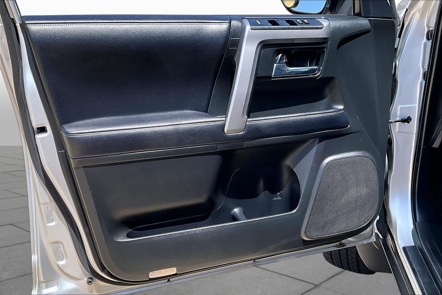 Used 2019 Classic Silver Metallic Toyota SR5 image 25
