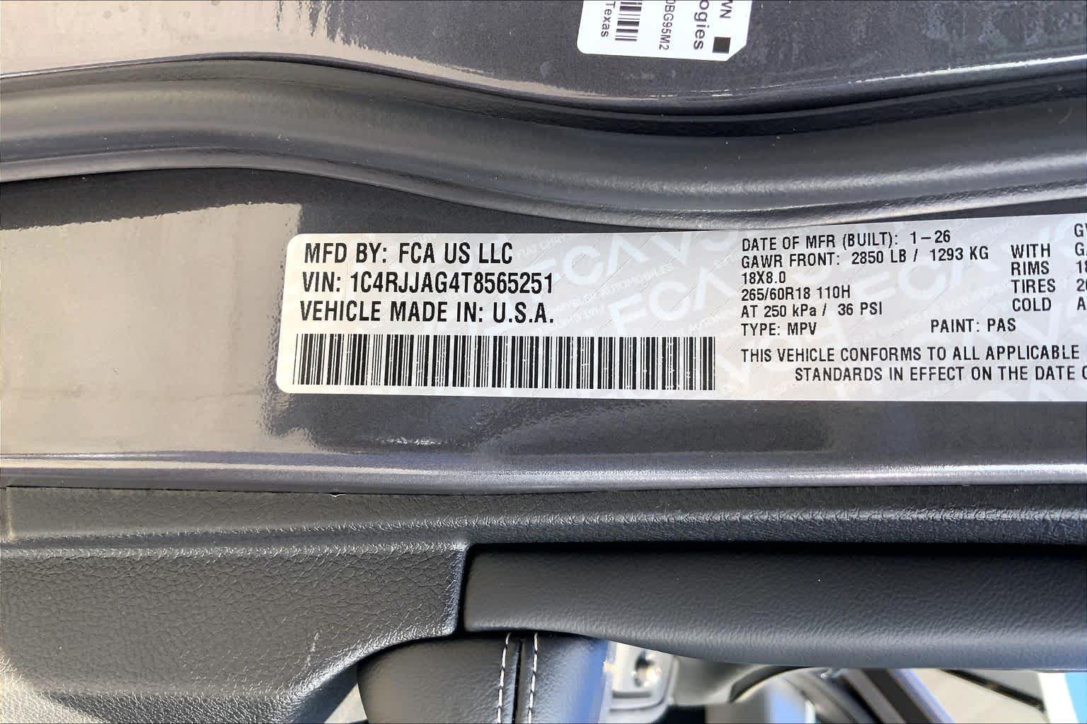New 2026 Baltic Gray Metallic Clear-Coat Exterior Paint Jeep Laredo X image 18