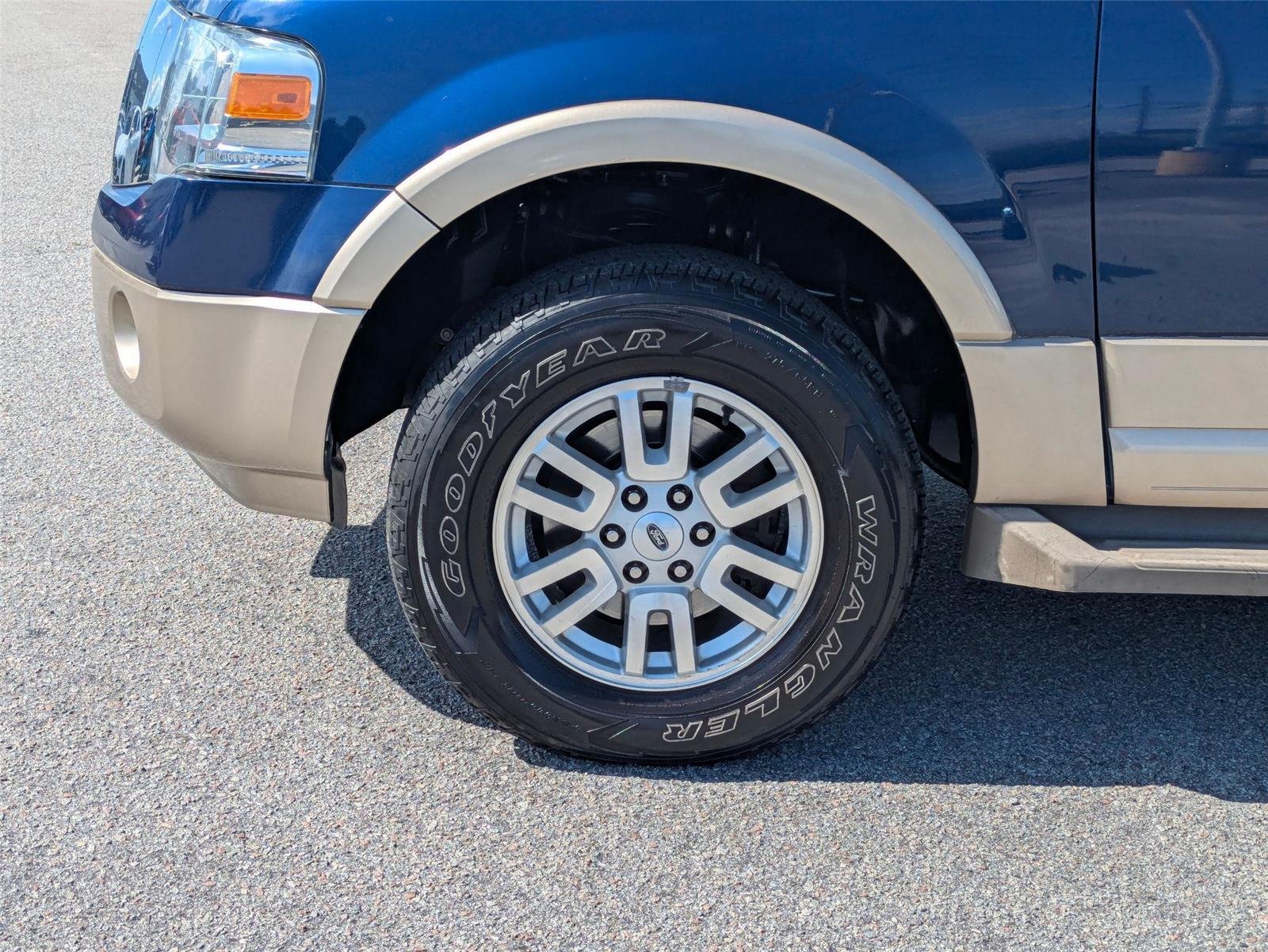 Used 2012 Dark Blue Pearl Metallic Ford XLT image 10