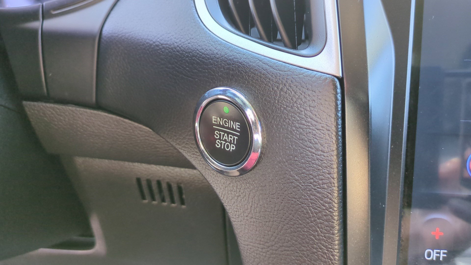 Used 2024 Oxford White Ford SEL image 21