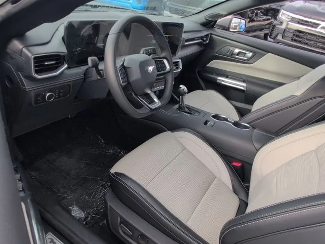 2025 Ford Mustang GT Premium Convertible - Photo 8
