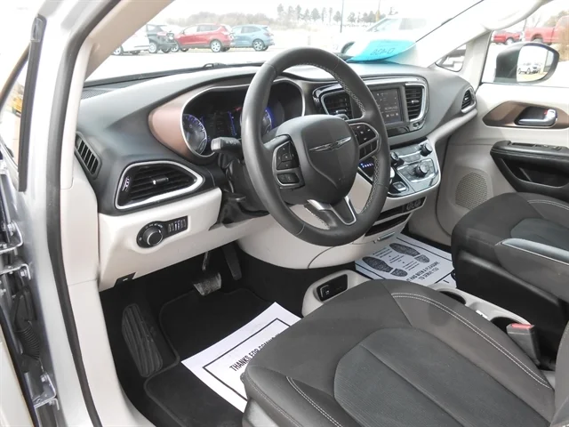 Used 2023 Atomic Silver CHRYSLER  image 3