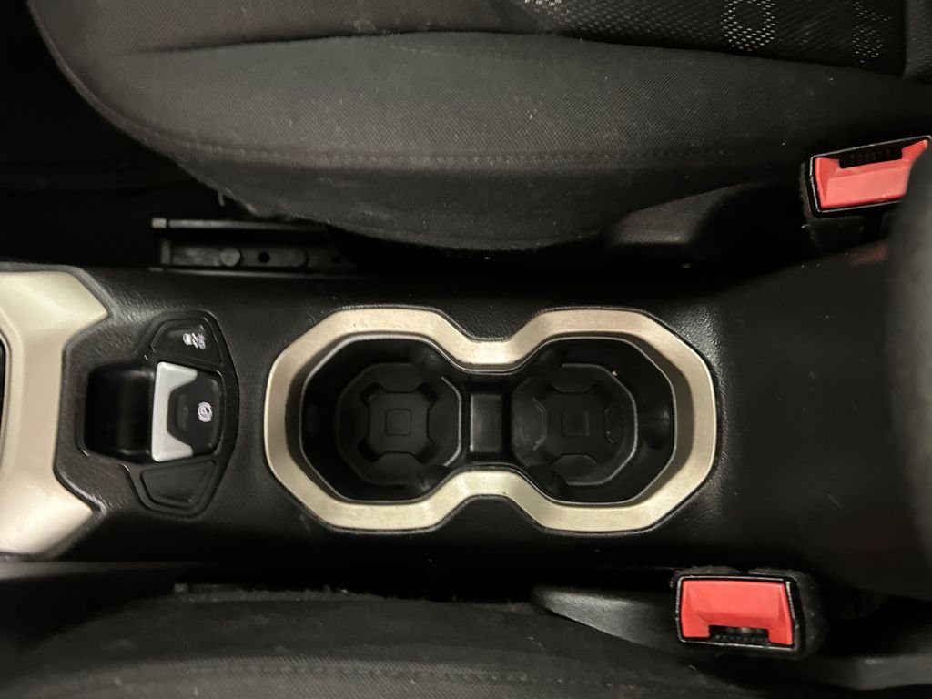 Used 2017 Black Jeep Latitude image 23