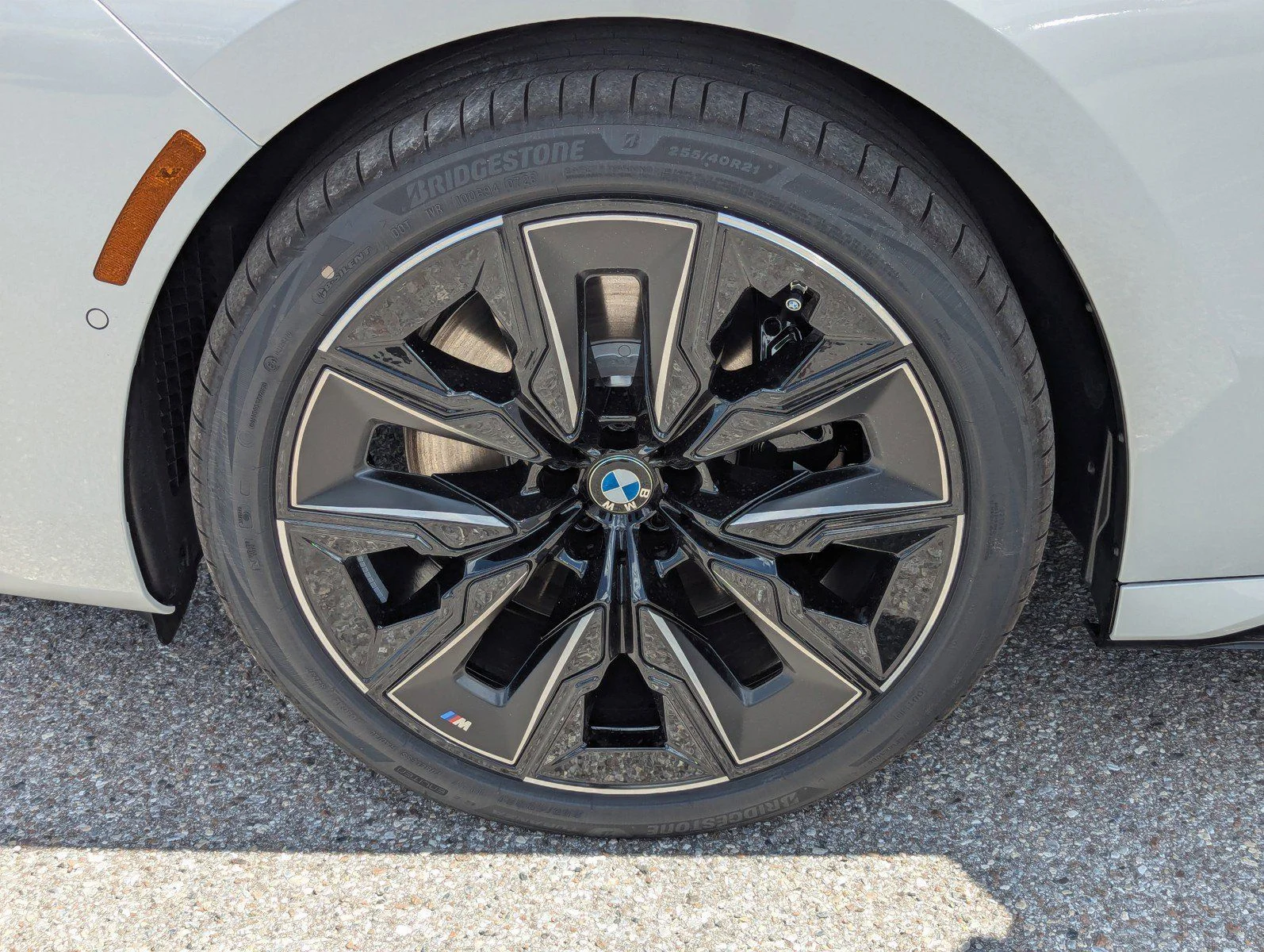 New 2026 Mineral White Metallic BMW 760i xDrive image 37