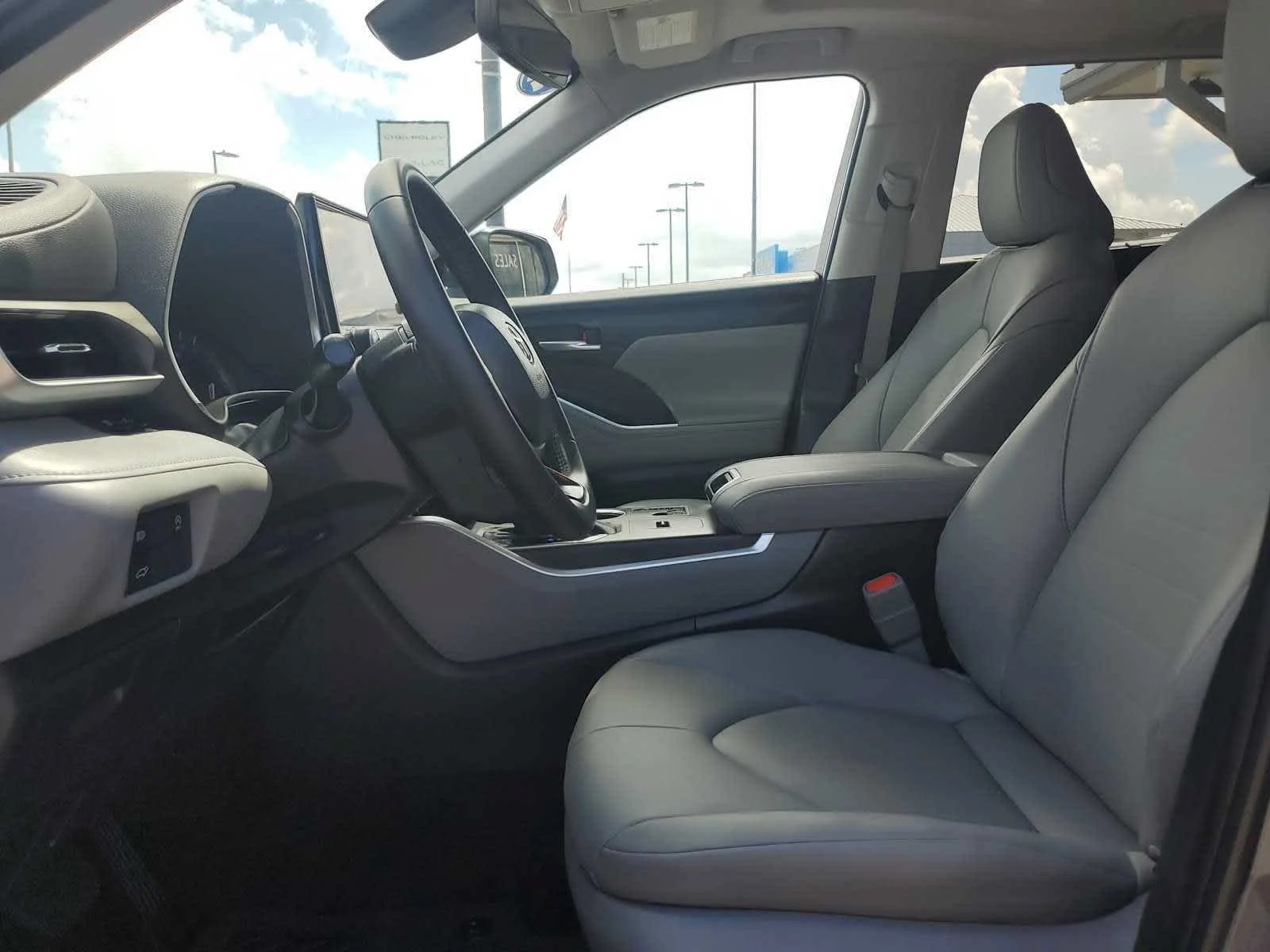Used 2025 Magnetic Gray Metallic G Toyota LE image 22