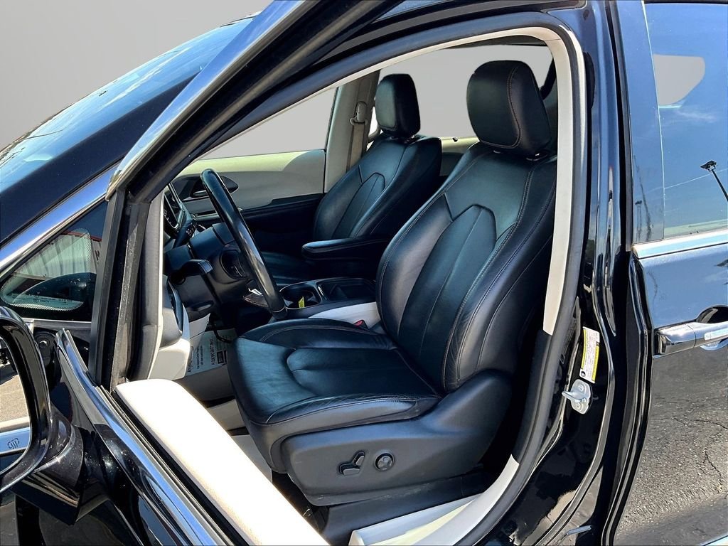 Used 2020 Black Chrysler Touring L image 25