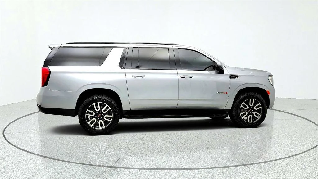 Used 2024 Sterling Metallic GMC 4WD 4dr AT4 image 4
