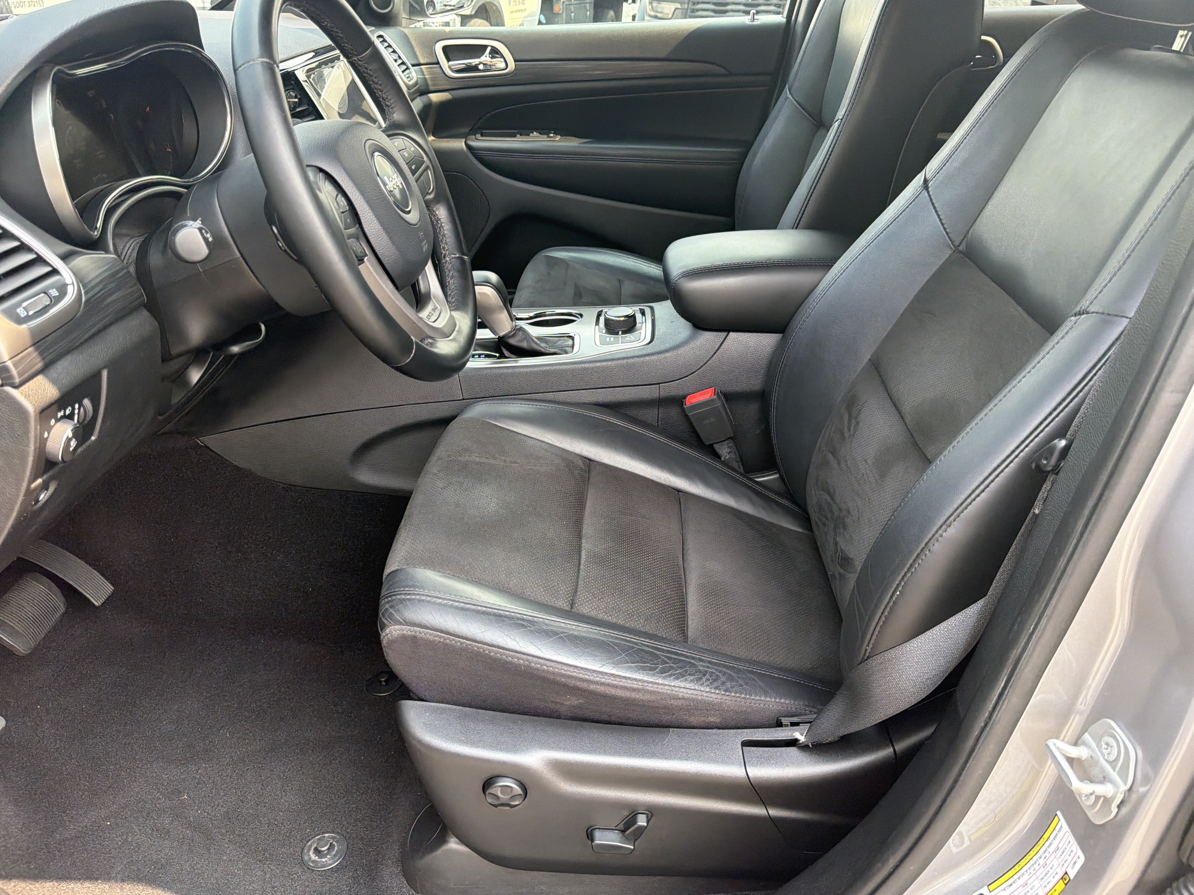 Used 2020 Billet Silver Metallic Clearcoat Jeep Altitude image 12