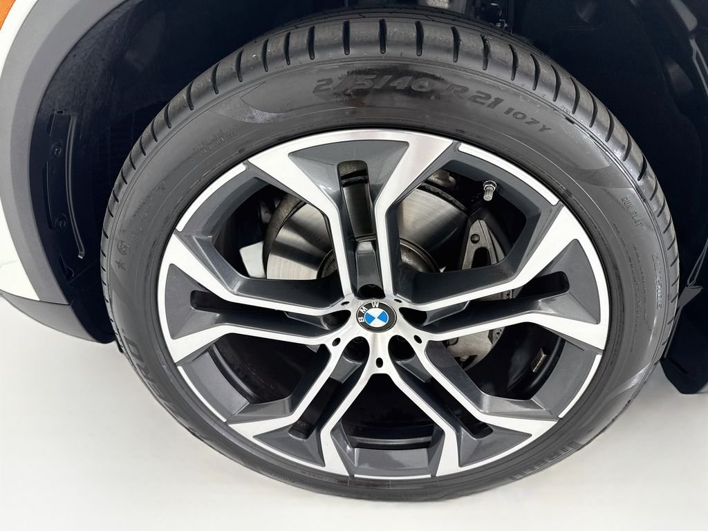 Certified Used 2025 Alpine White BMW xDrive40i image 29