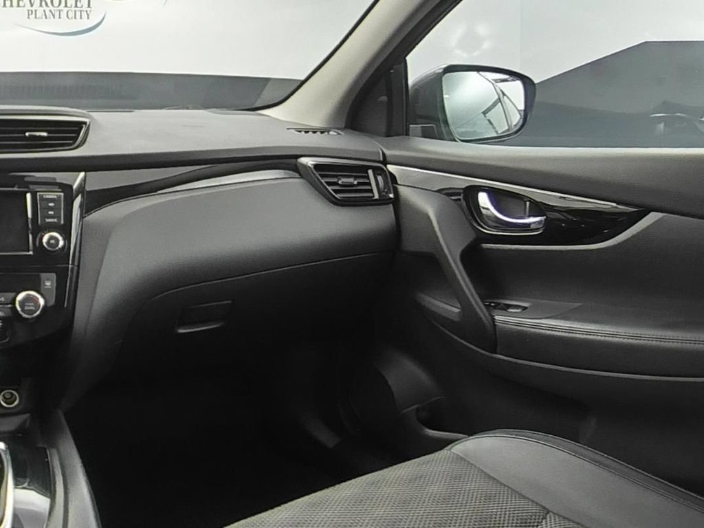 Used 2022 Gray Nissan SV FWD Xtronic CVT image 15