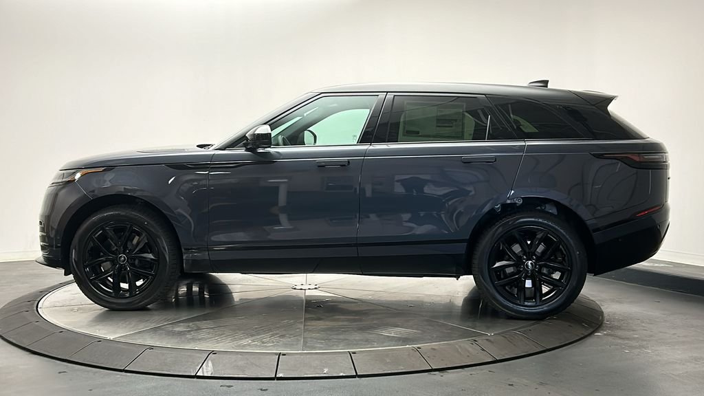 Certified Used 2026 Varesine Blue Metallic Land Rover Dynamic SE image 2