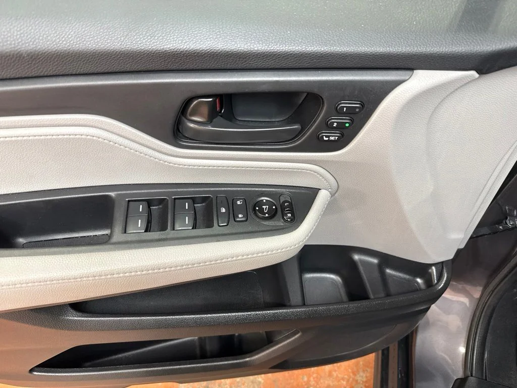 Used 2019 Gray Honda EX-L image 24