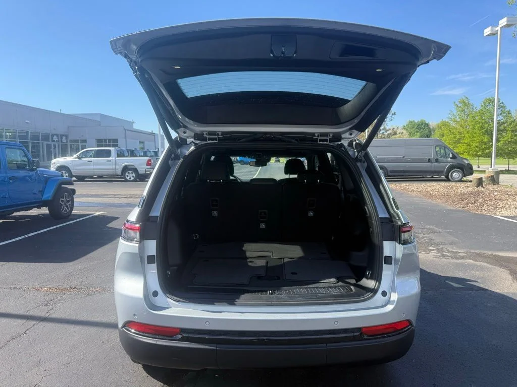 Used 2024 Silver Jeep Altitude X image 40