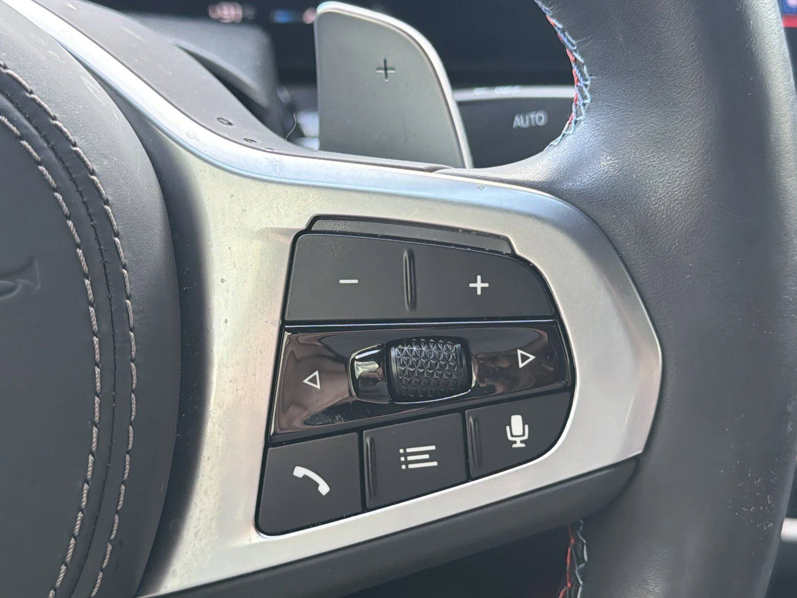 Certified Used 2025 Carbon Black Metallic BMW M60i image 33