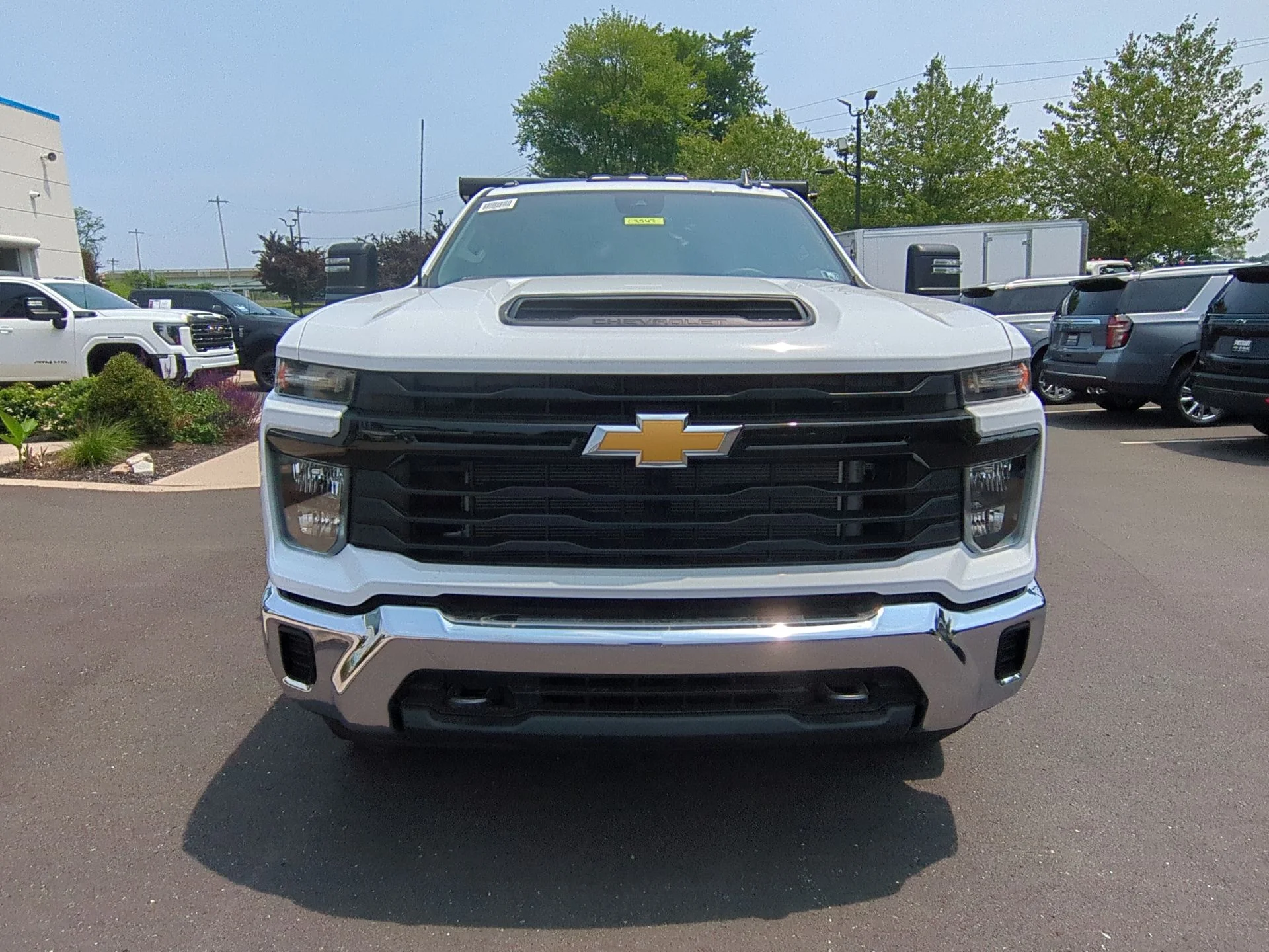 New 2025 Summit White Chevrolet Work Truck image 41