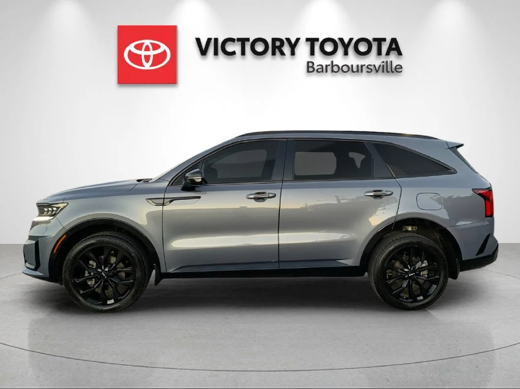 Used 2022 Silver Kia SX image 2