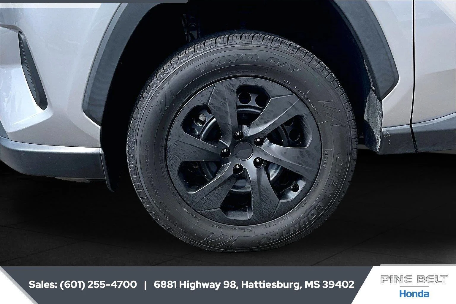 Used 2024 Silver Sky Metallic Toyota XLE image 7