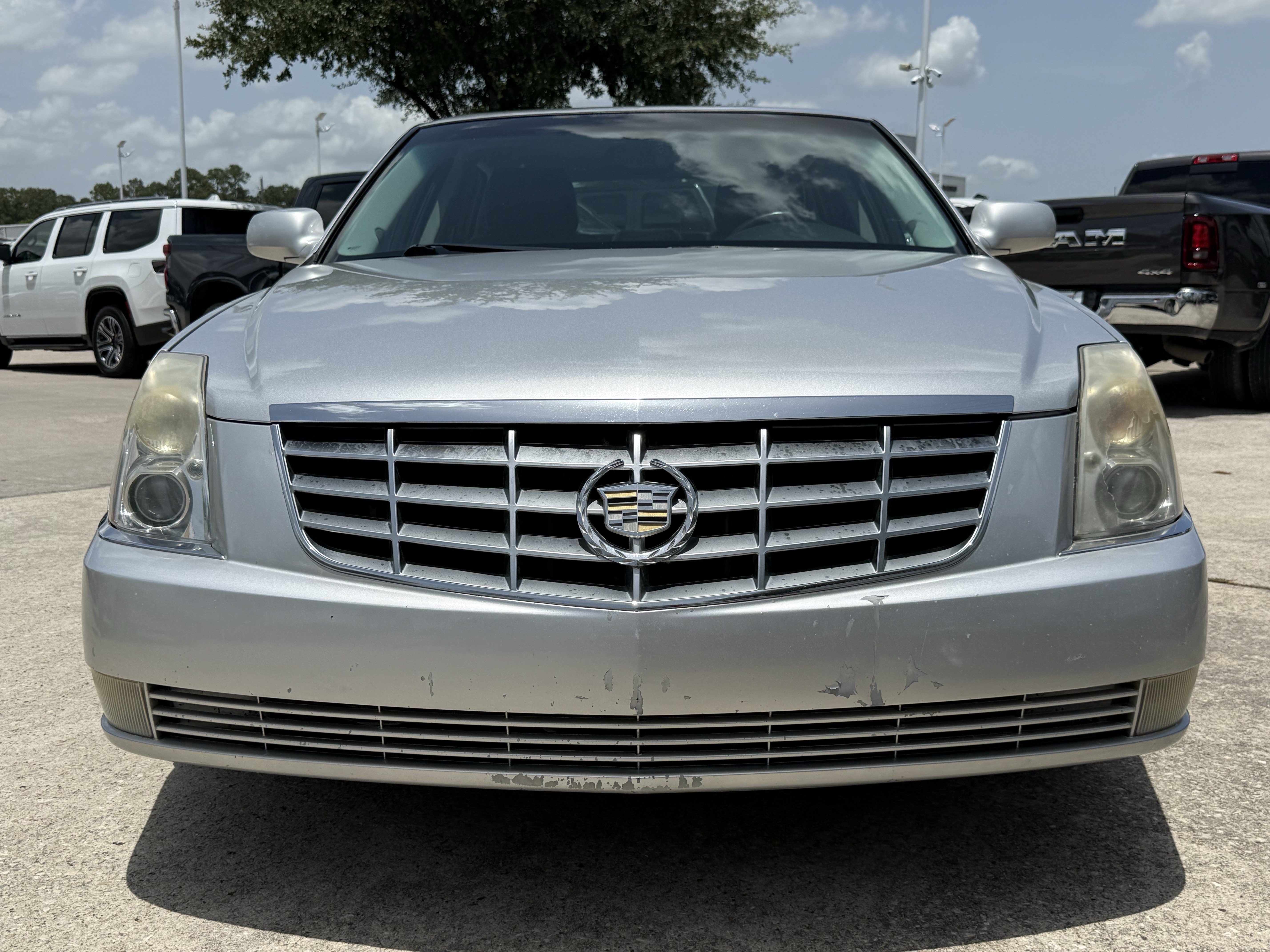 Used 2010 Radiant Silver Cadillac w/1SA image 9