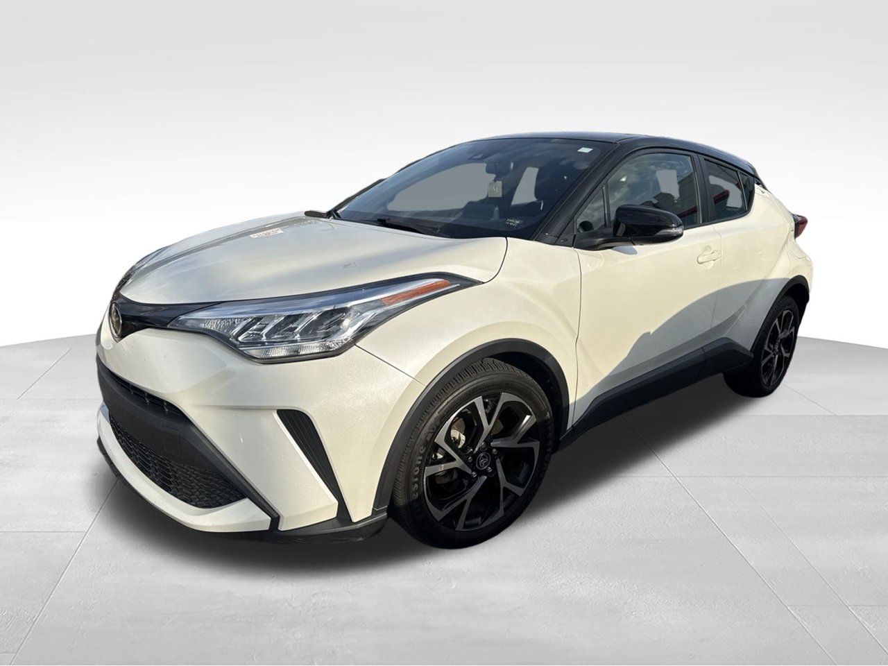 Used 2020 White Toyota XLE image 1