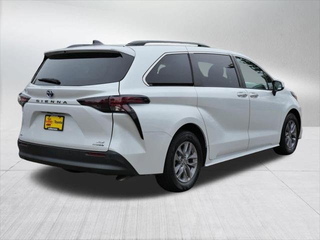 Certified Used 2022 WIND CHILL PEARL Toyota  image 8
