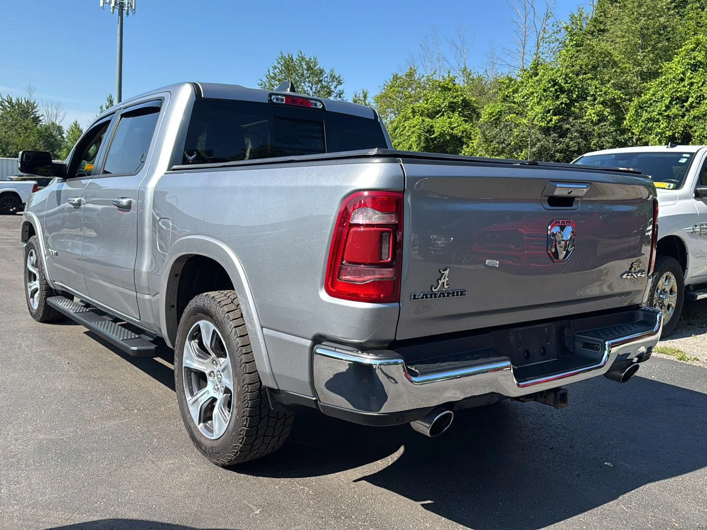 Used 2022 Billet Silver Metallic Clearcoat Ram Laramie image 8