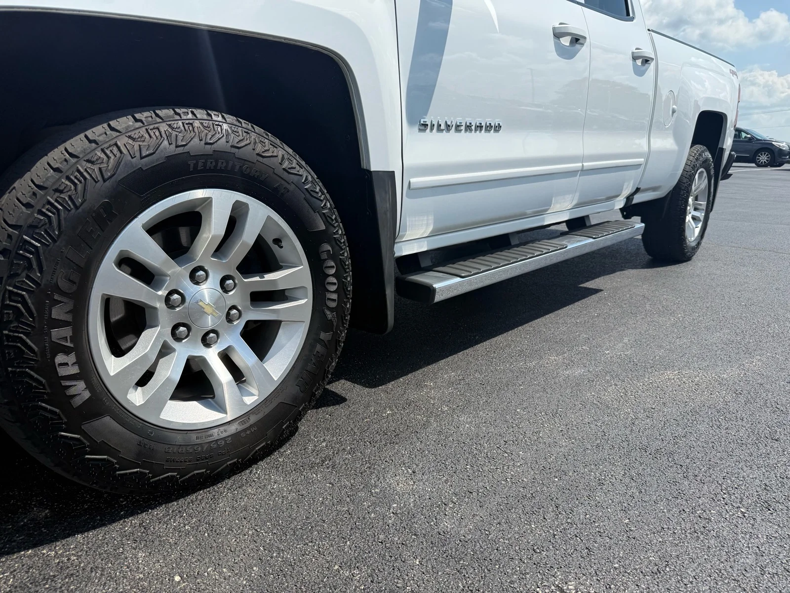 Used 2017 SUMMIT WHITE Chevrolet LT image 11