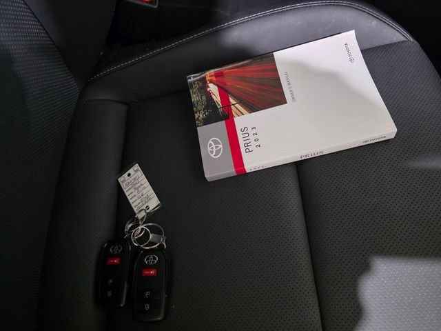 Used 2023  Toyota XLE image 9