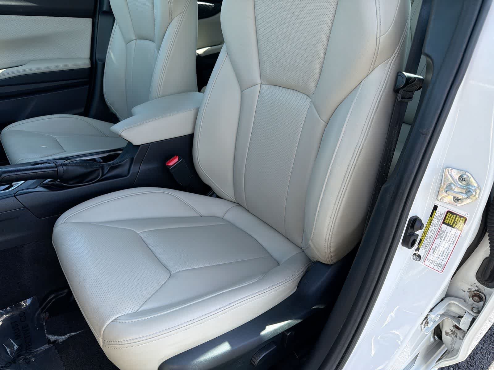Used 2020 Crystal White Pearl Subaru Limited image 17