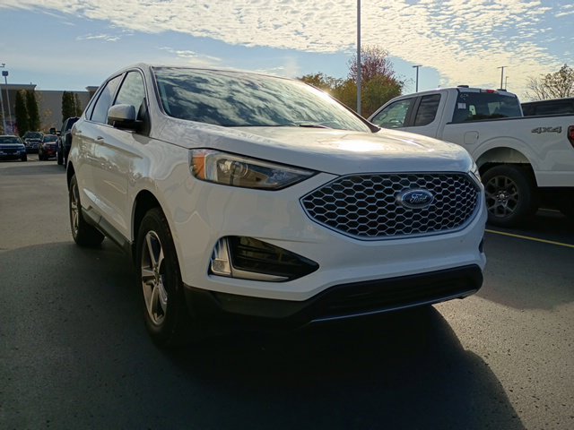 Used 2024 White Ford SEL image 1