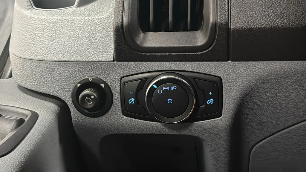 Used 2015 White Ford Base image 22
