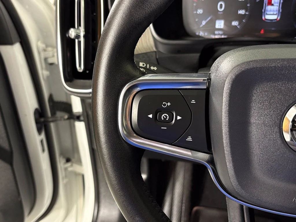 Used 2020 White Volvo T5 Inscription image 19