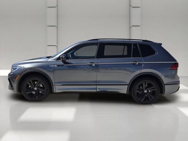 Used 2023 Platinum Gray Metallic Volkswagen 2.0T SE R-LINE BLACK image 2