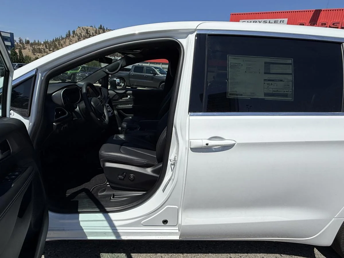 New 2027 White Chrysler SXT image 12