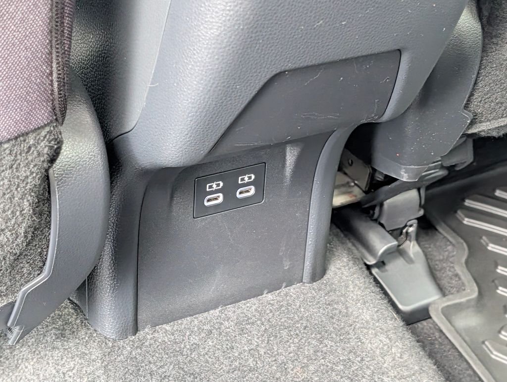 2024 Toyota Prius LE - Photo 14