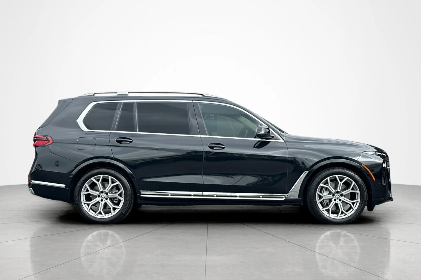 Used 2026 Black Sapphire Metallic BMW xDrive40i image 6