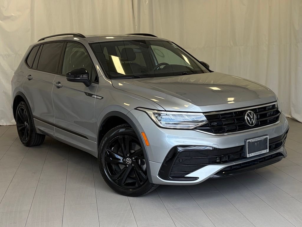 Used 2023 Silver Metallic Volkswagen 2.0T SE R-Line Black image 4
