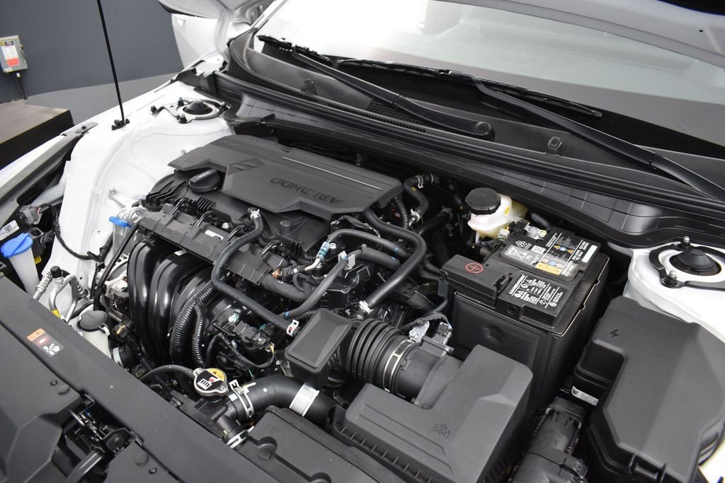 New 2026 Snow White Pearl Kia LXS image 19